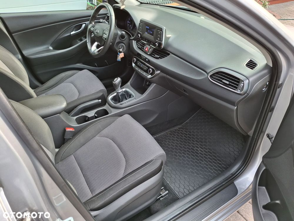 Hyundai i30 1.5 DPI Classic + - 17