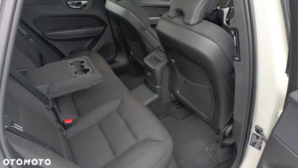 Volvo XC 60 T6 AWD Recharge Geartronic RDesign Expression - 18