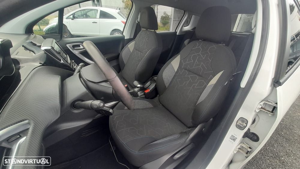 Peugeot 2008 1.2 PureTech Style - 10