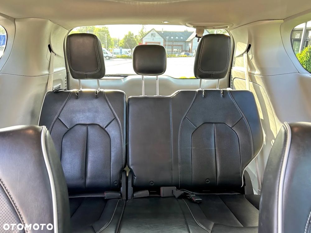 Chrysler Pacifica - 30
