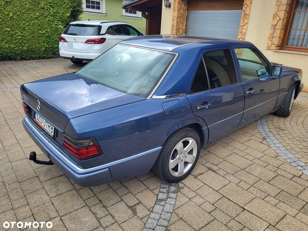 Mercedes-Benz Klasa E 200 T - 4