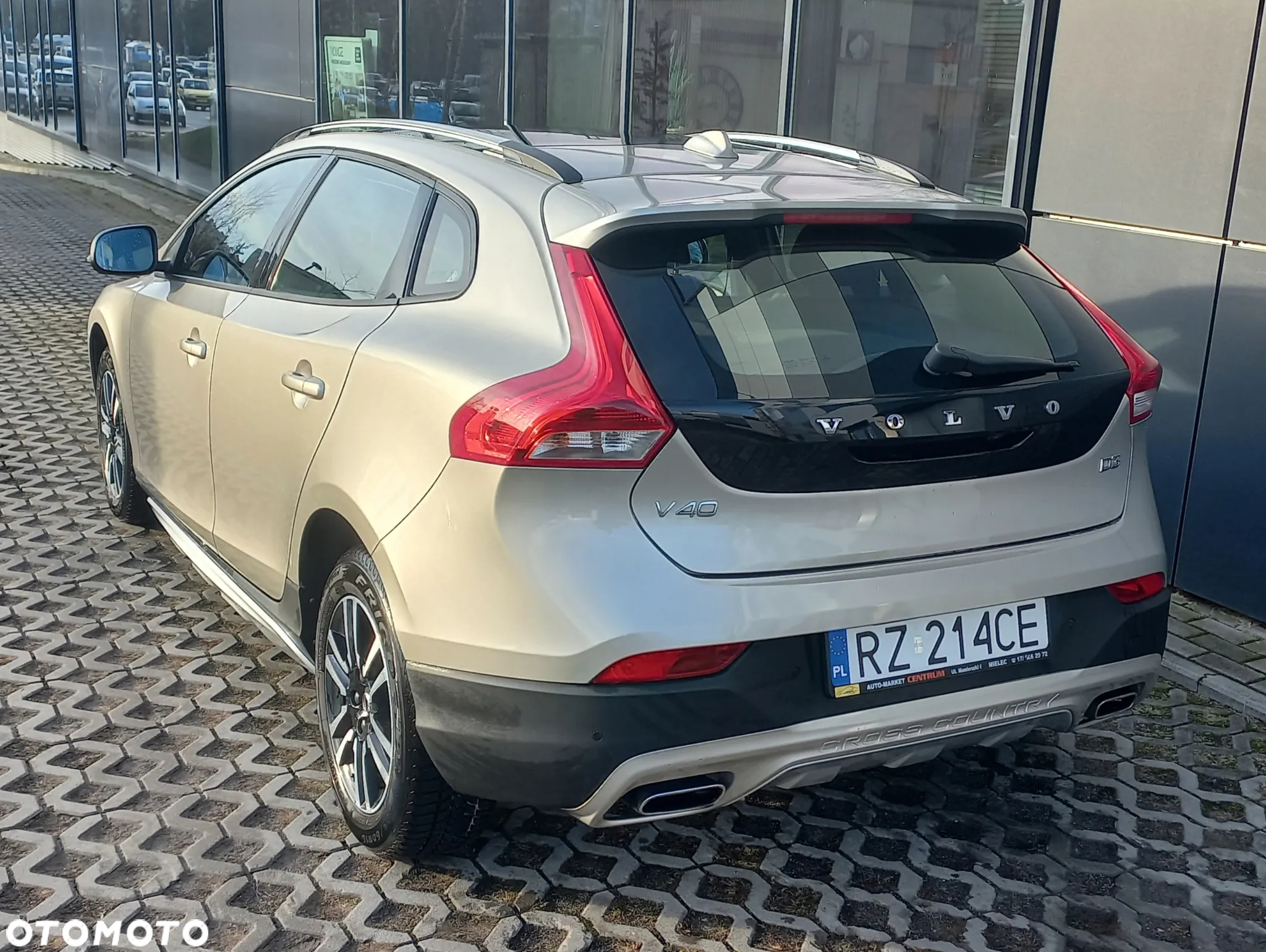 Volvo V40 Cross Country D3 Drive-E Momentum - 2