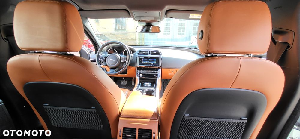 Jaguar XE 2.0 D Prestige - 12