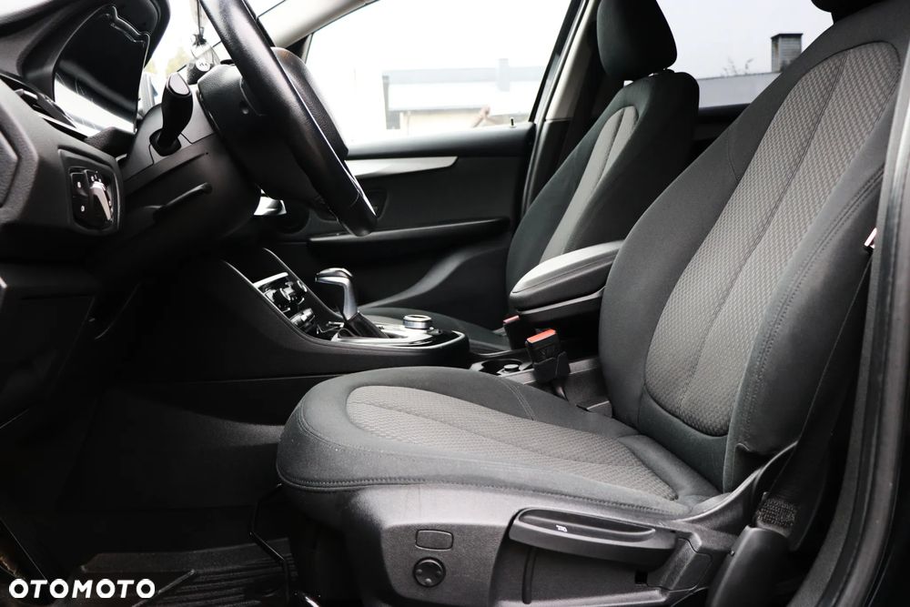 BMW Seria 2 218d - 19