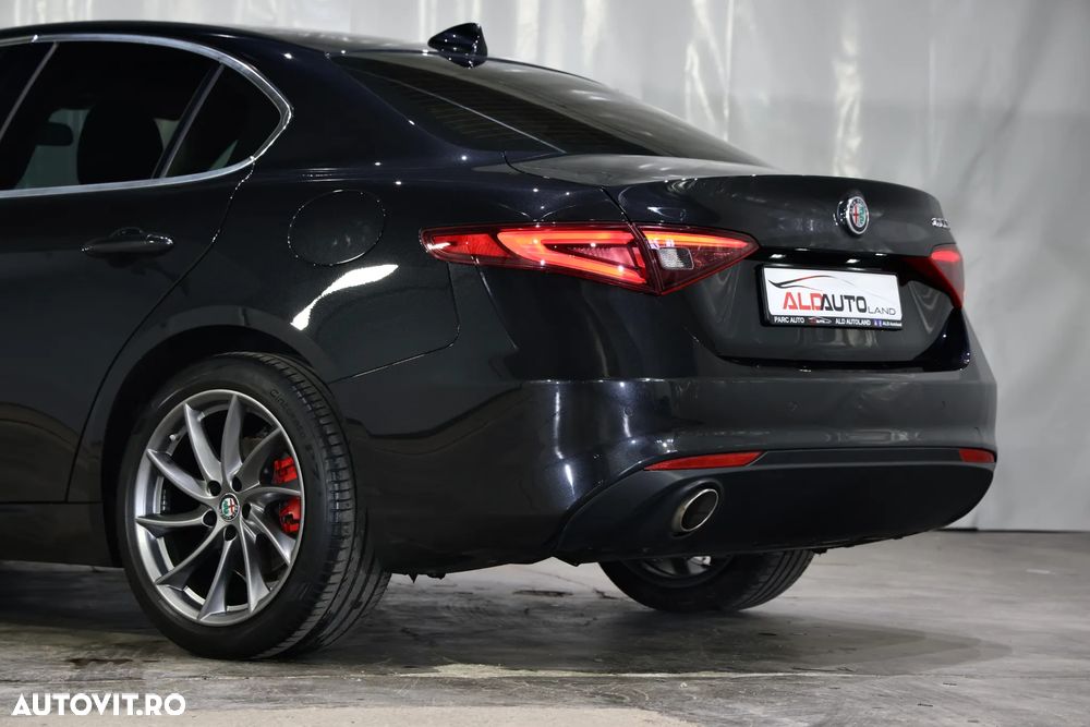 Alfa Romeo Giulia 2.2 - 30