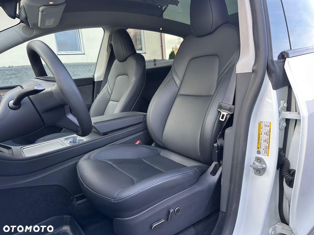 Tesla Y Model Standard - 15