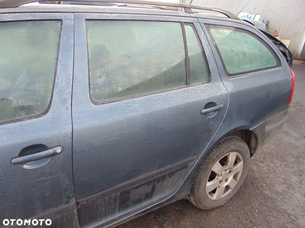 DRZWI LEWE TYŁ TYLNIE U9U9 SKODA OCTAVIA II - 1