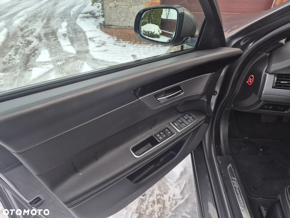 Jaguar XF 3.0 TDV6 R-Sport - 8