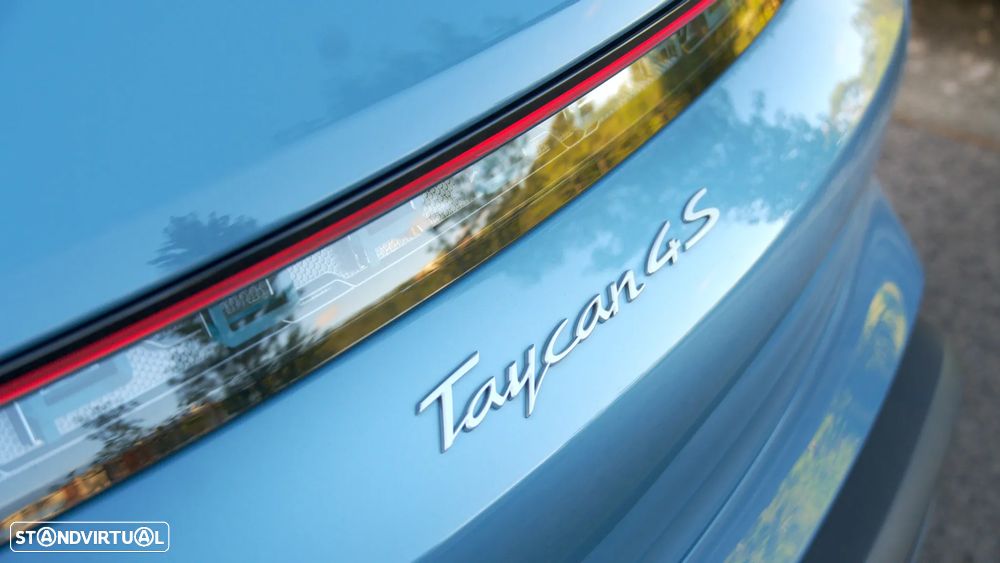 Porsche Taycan Cross Turismo 4S - 7