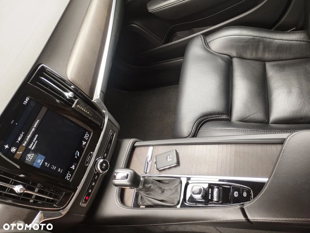 Volvo V90 Cross Country - 22