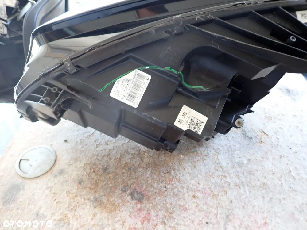 MERCEDES KLASA B W246 LAMPA PRAWY PRZÓD - 3