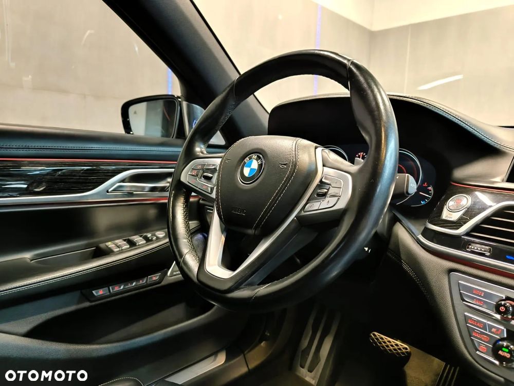 BMW Seria 7 750Li xDrive - 12