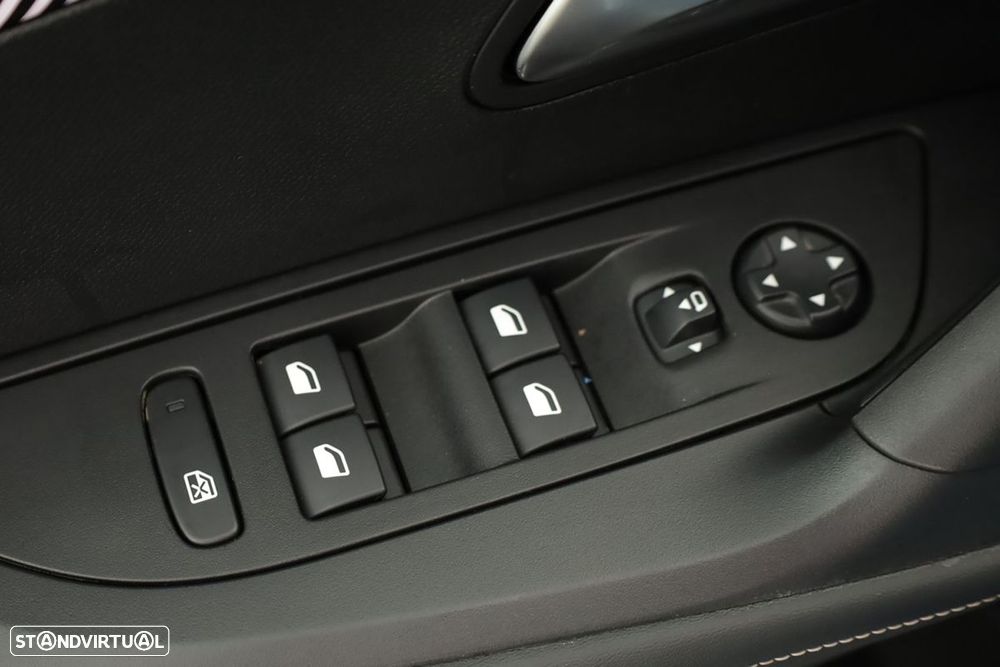 Peugeot 2008 1.2 PureTech Allure - 21