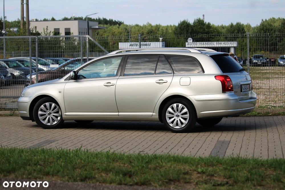 Toyota Avensis - 16