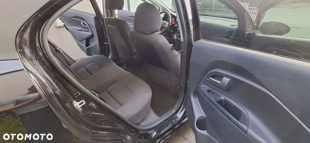 Kia Rio 1.2 Dream Team Edition - 36