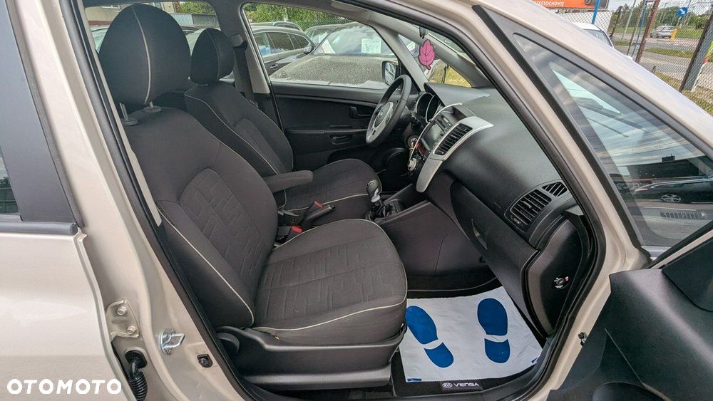 Kia Venga - 15