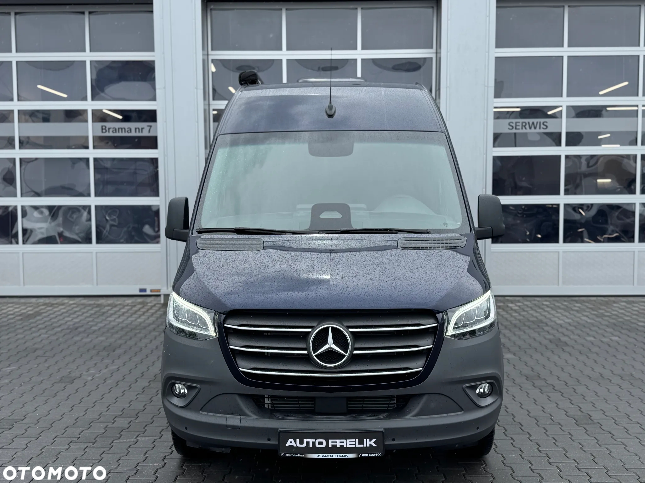 Mercedes-Benz Sprinter - 2