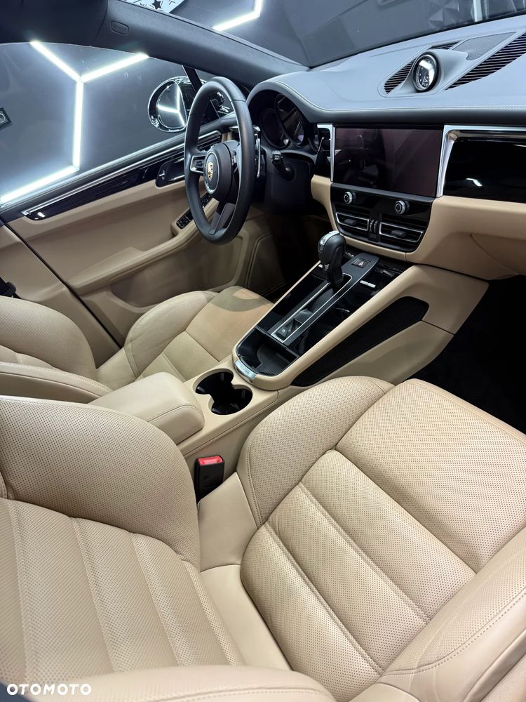 Porsche Macan - 12