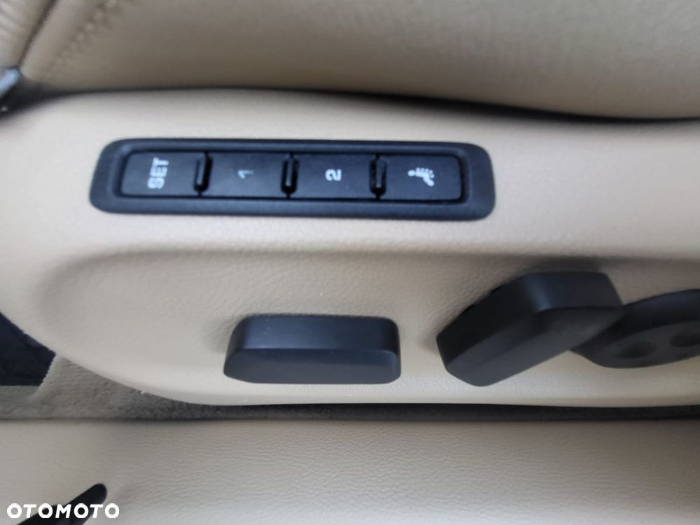 Volkswagen Passat Variant 2.0 TDI DSG Highline - 9