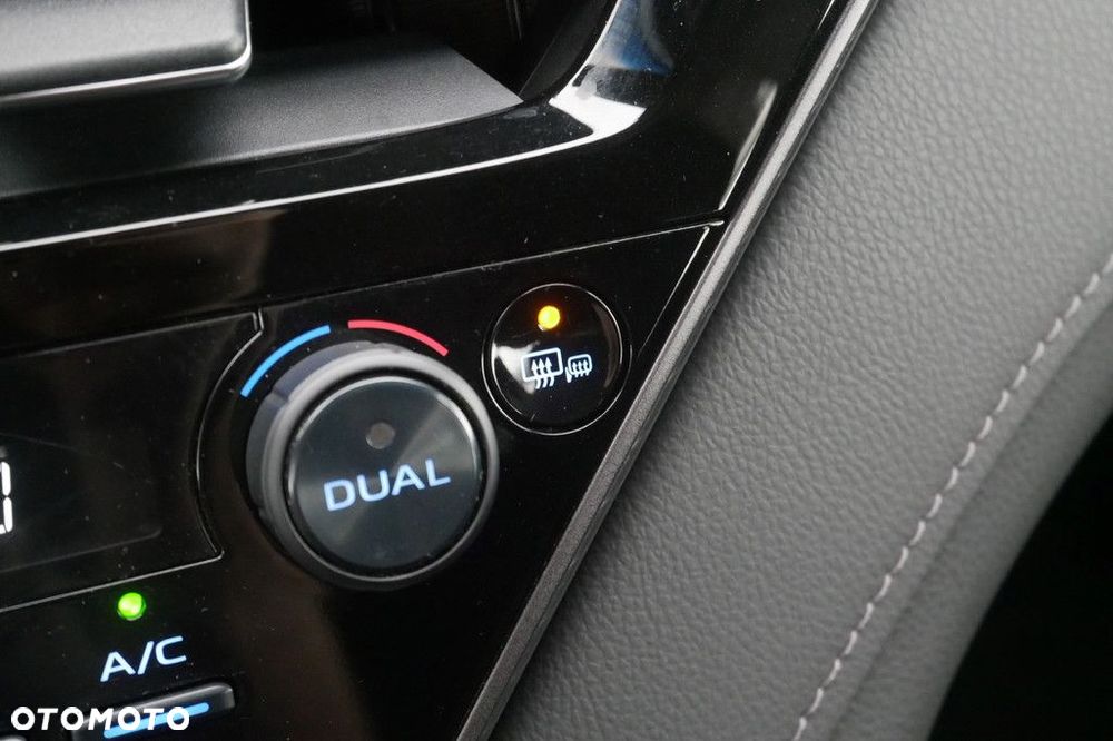 Toyota Camry 2.5 Hybrid Comfort CVT - 22