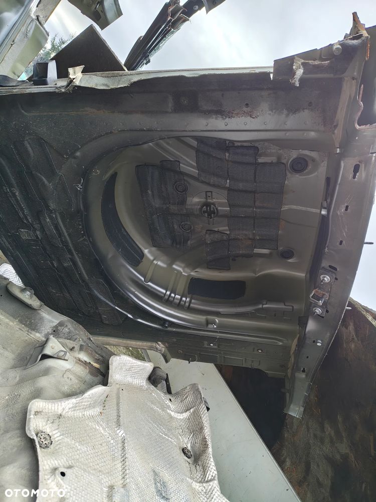 PASSAT B8 pas tylny wanna SEDAN szeroka