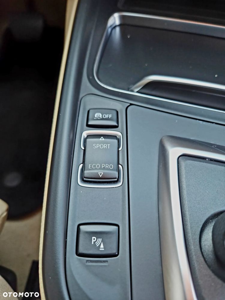 BMW Seria 3 318d - 22