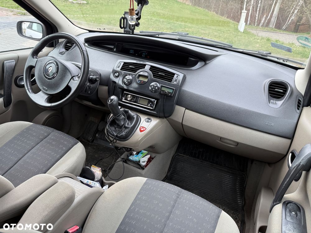 Renault Scenic 1.6 16V Confort Expression - 10