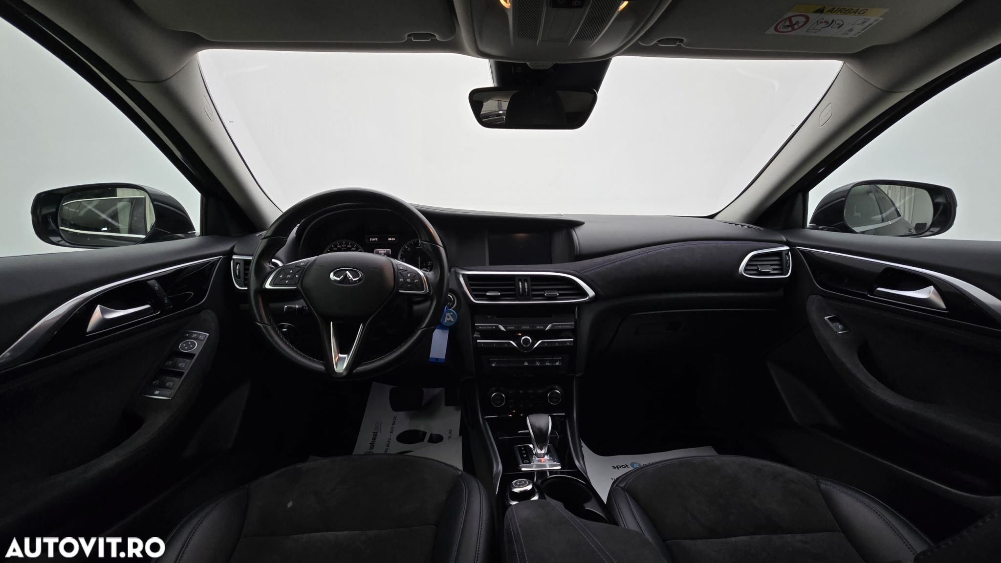 Infiniti Q30 - 14