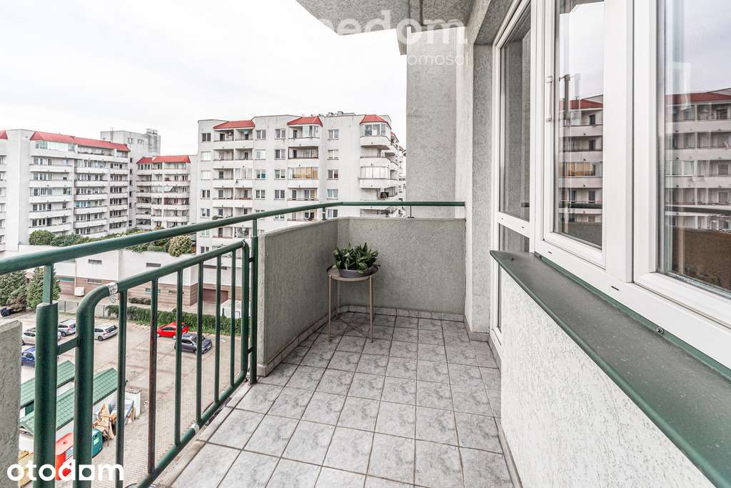 2 pokoje, oddzielna kuchnia, balkon, parking