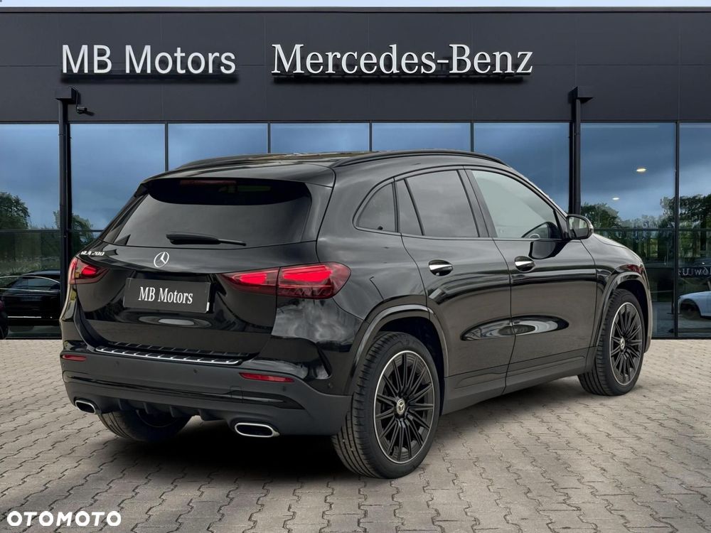 Mercedes-Benz GLA - 8
