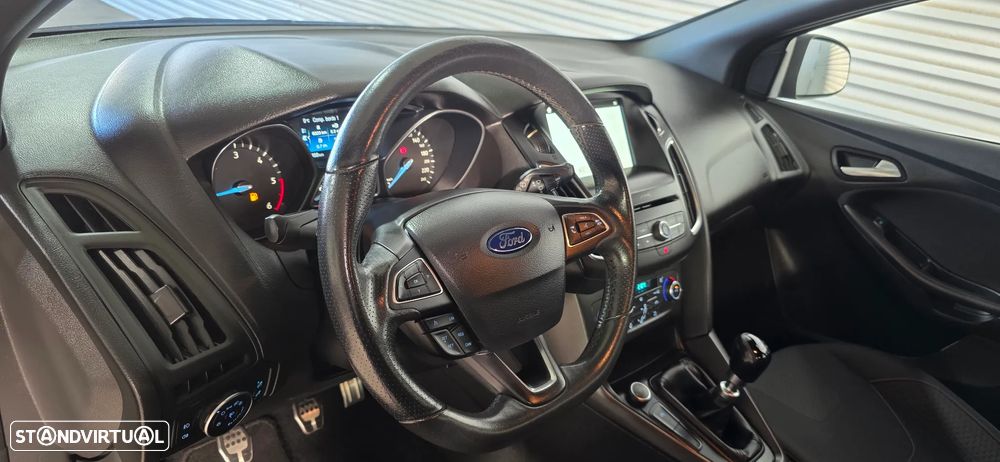 Ford Focus SW 1.5 TDCi EcoBlue ST-Line - 10