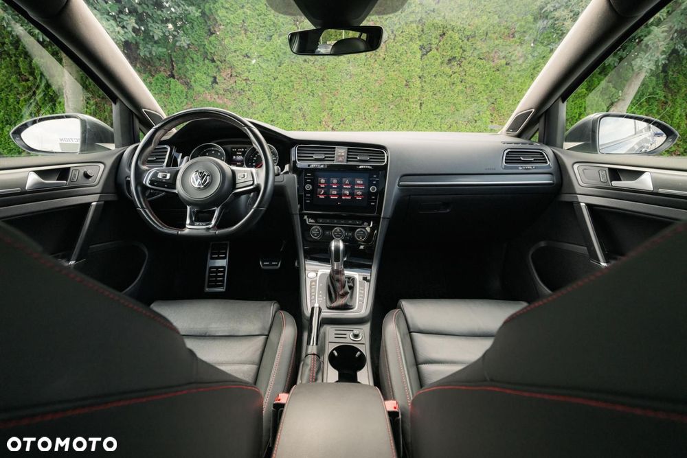 Volkswagen Golf - 11