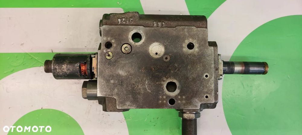 ZAWÓR STERUJĄCY Bosch 0521610811 G716961030011 Fendt 924 Vario - 6