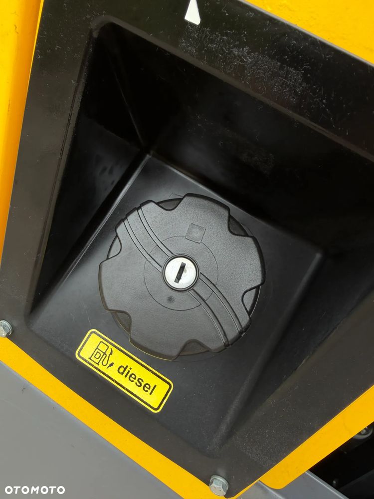 Atlas Copco QES 9 Agregat Prądotwórczy Generator prądu Wyciszony.  2018 rok. Silnik KUBOTA 3 cylindry. Agregat do pracy ciągłej. 2 x 400 VOLT oraz 230. Agregat w Bardzo ładnym stanie jak z Salonu. Sprowadzony z Norwegii. Agregat posiada bardzo dużo zabezpieczeń prądowych. Bezpieczna maszyna! Prądnica MECCALTE ECP3 1L4 najlepsza marka światowa! OKAZJA TANIO Profesjonalny przemysłowy sprzęt! Dokumenty inst. obsługi - 33