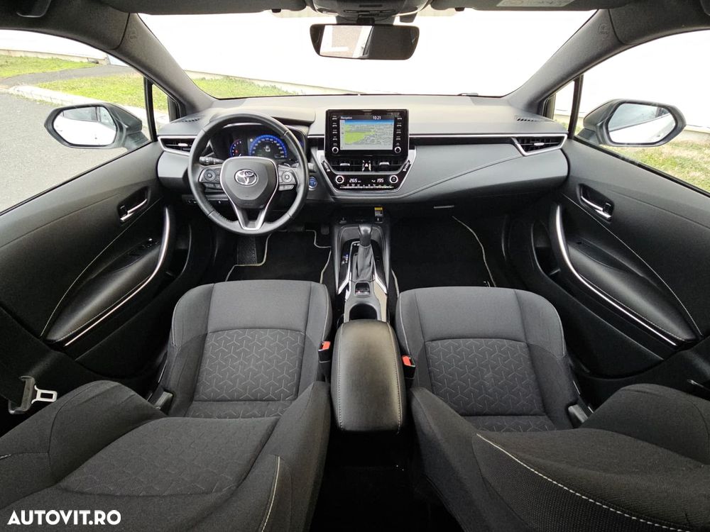 Toyota Corolla 2.0 HSD Exclusive Plus GR Sport Bi-Tone - 24