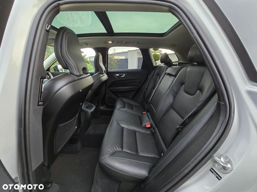 Volvo XC 60 B5 B AWD Plus Dark - 12