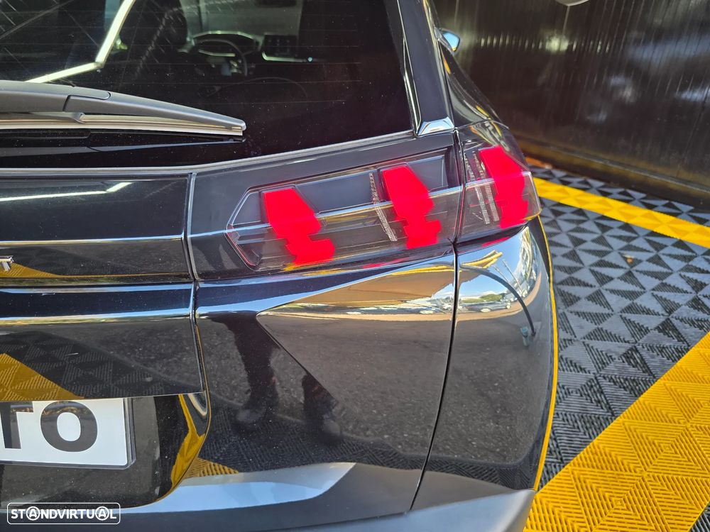 Peugeot 2008 1.5 BlueHDi Allure Pack EAT8 - 19