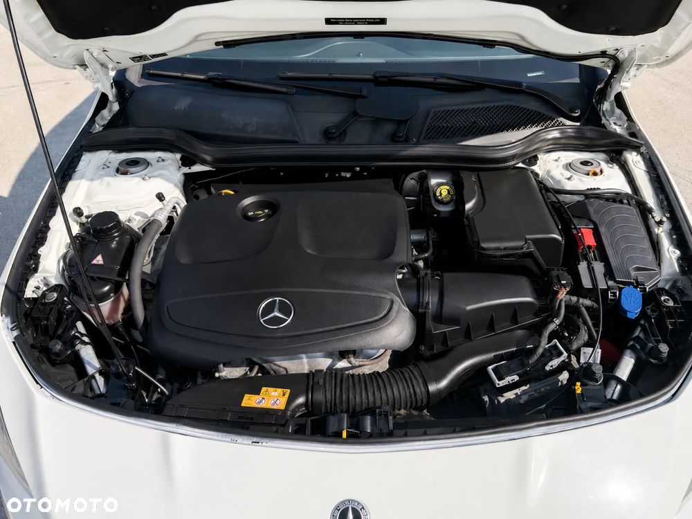Mercedes-Benz CLA 250 4Matic 7G-DCT - 23
