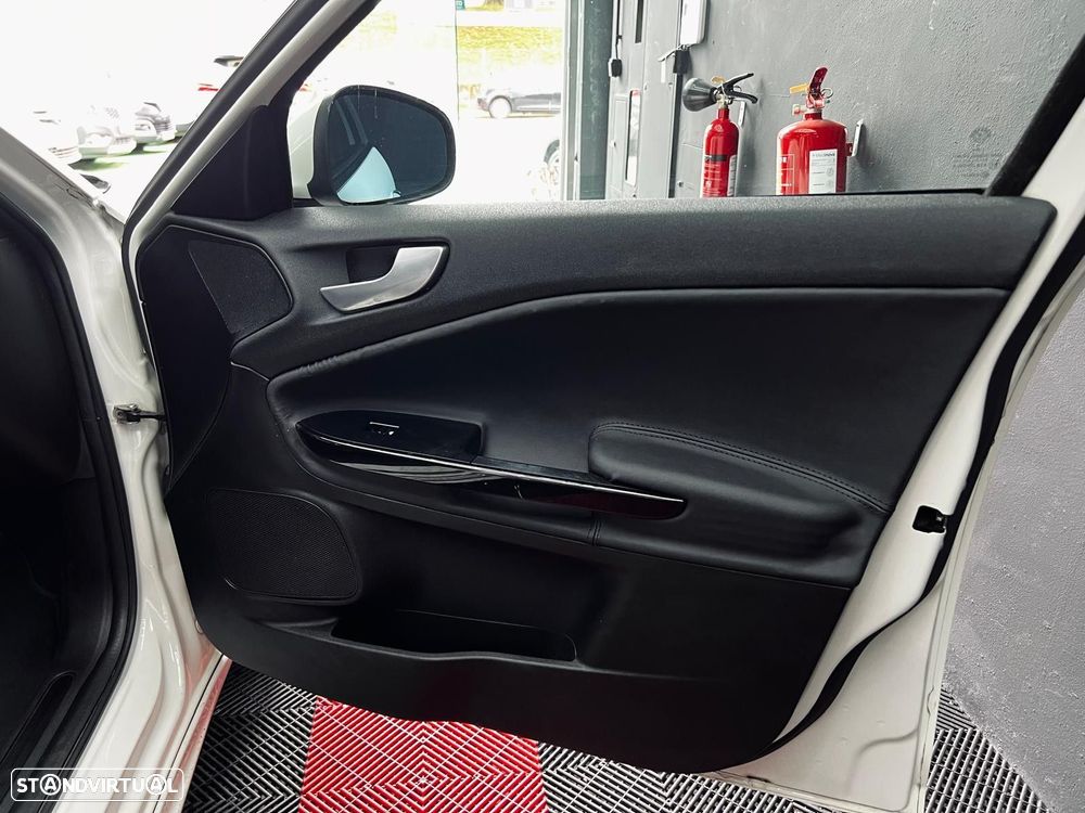 Alfa Romeo Giulietta 1.6 JTDm Distinctive - 39