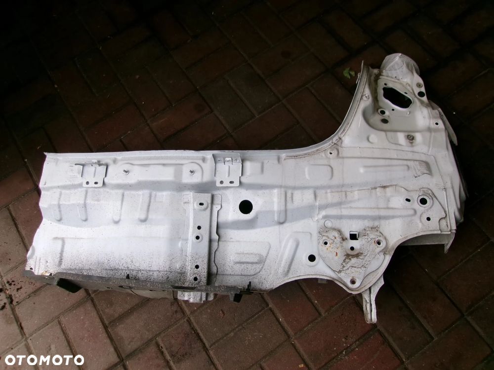 PAS TYLNY TOYOTA YARIS III 11-20 - 1