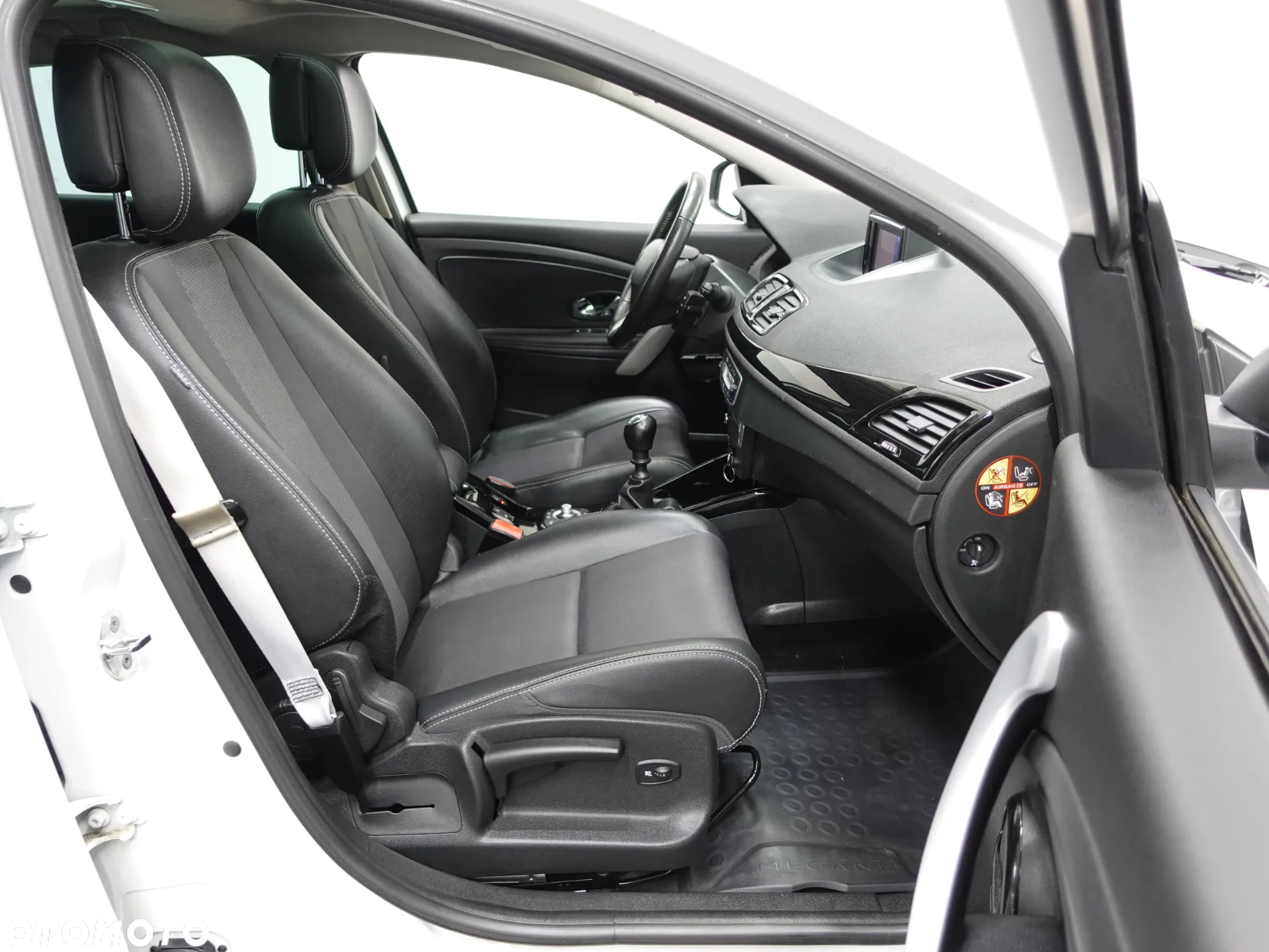 Renault Megane Grandtour ENERGY TCe 115 Start & Stop Bose Edition - 28