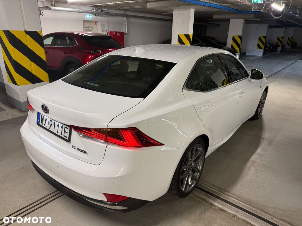 Lexus IS 300h F Sport - 4