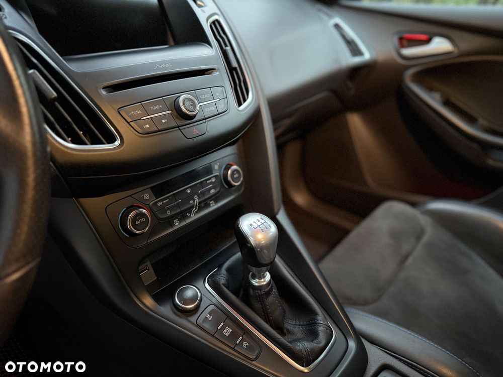 Ford Focus 2.3 EcoBoost RS - 35
