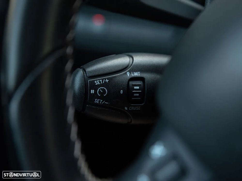 Peugeot 2008 1.2 PureTech Allure EAT6 - 24