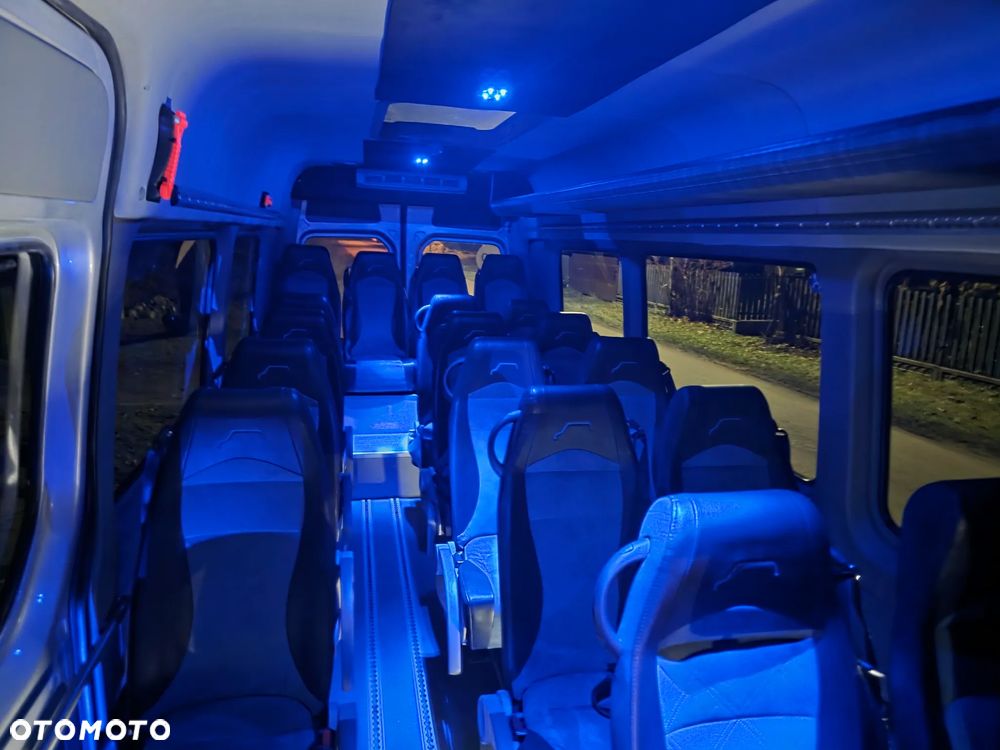 Mercedes-Benz Sprinter - 9