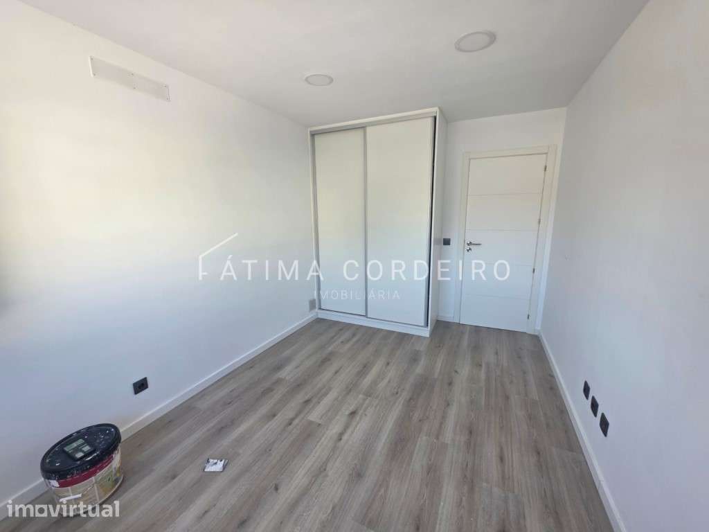 Moradia T3 com piscina e terraço - Grande imagem: 3/25