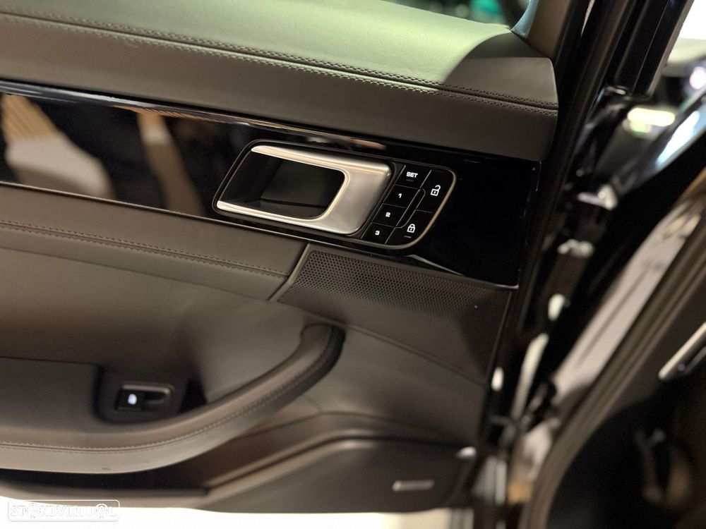 Porsche Panamera Sport Turismo 4 E-Hybrid Edition 10 Anos - 28