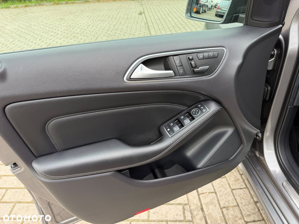 Mercedes-Benz Klasa B 180 7G-DCT Edition - 16