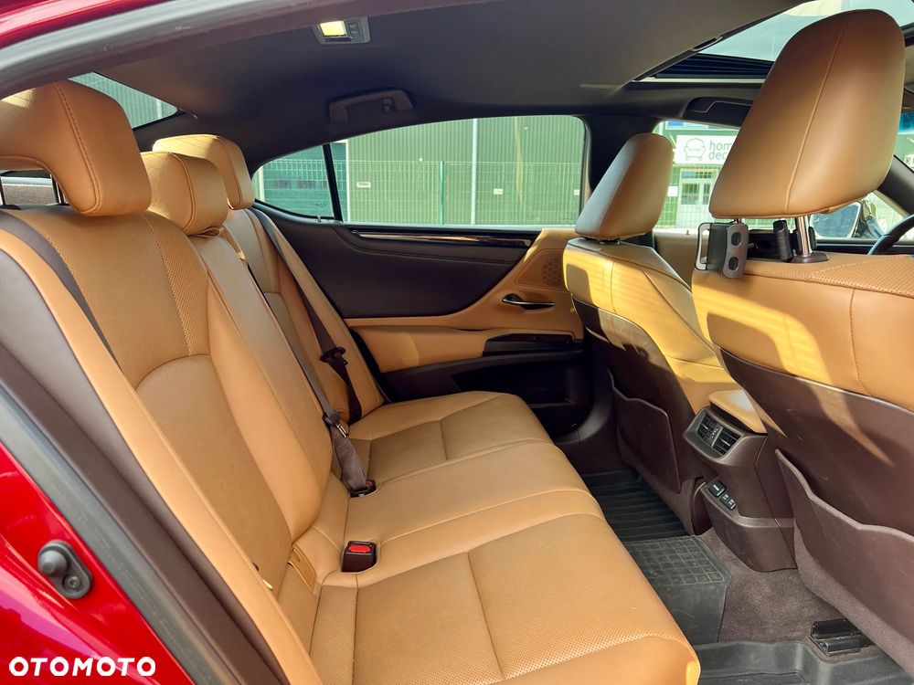 Lexus ES 300h F Sport - 25