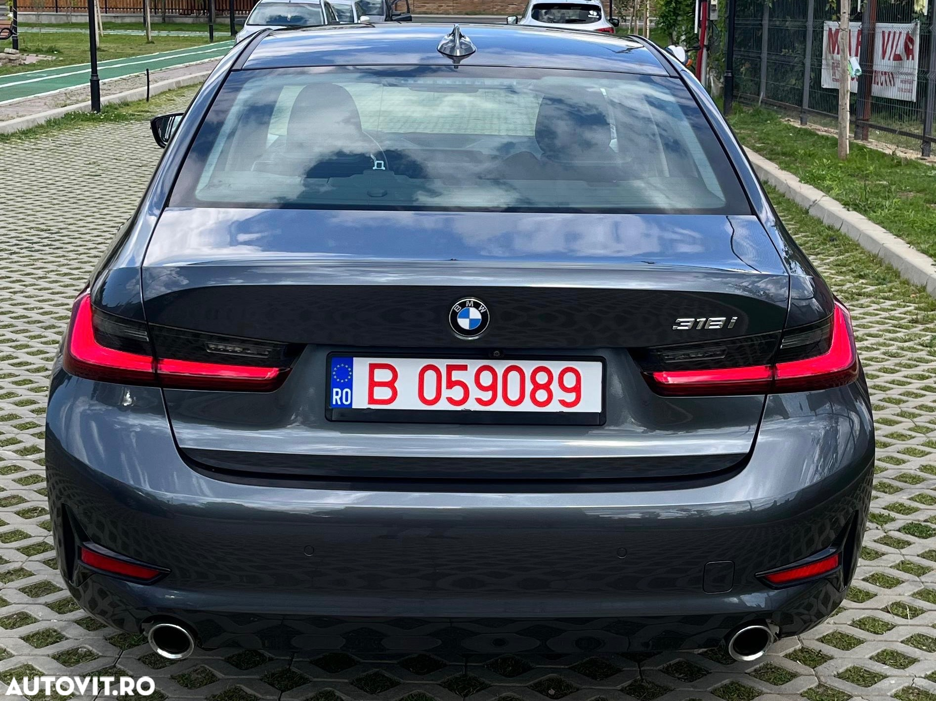BMW Seria 3 318i AT - 12